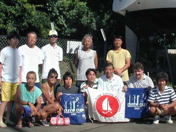 12人で記念撮影